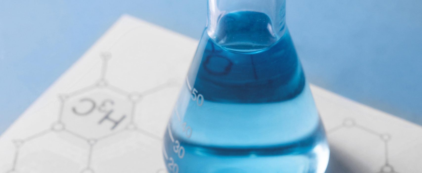 Jesmonite® è una gamma di materiali compositi acrilici bicomponenti a base d'acqua